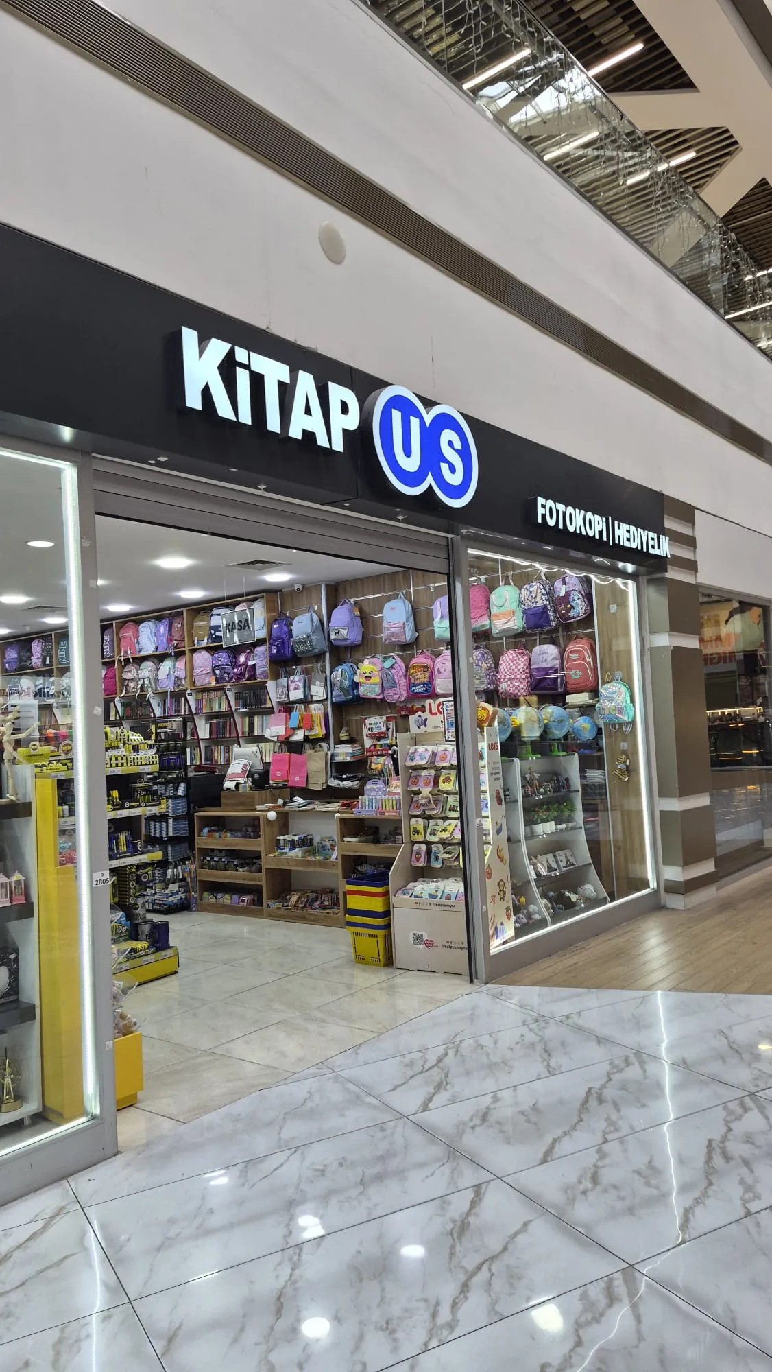 Kitapus Ildempark mağaza girişi ve tabelası