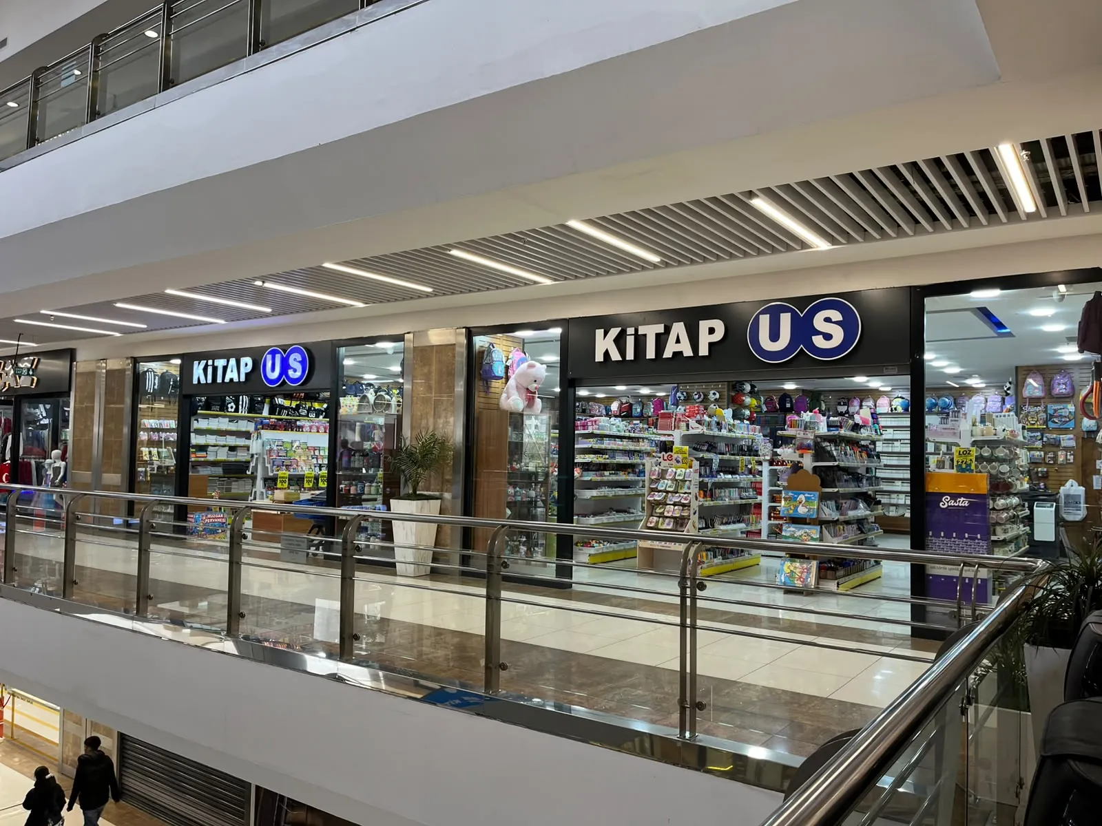 Kitapus Ipeksaray mağaza girişi ve tabelası